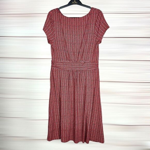 New BODEN Amelie Jersey Dress Red Chevron Twist Short Sleeve Fit & Flare 8R - Picture 10 of 13